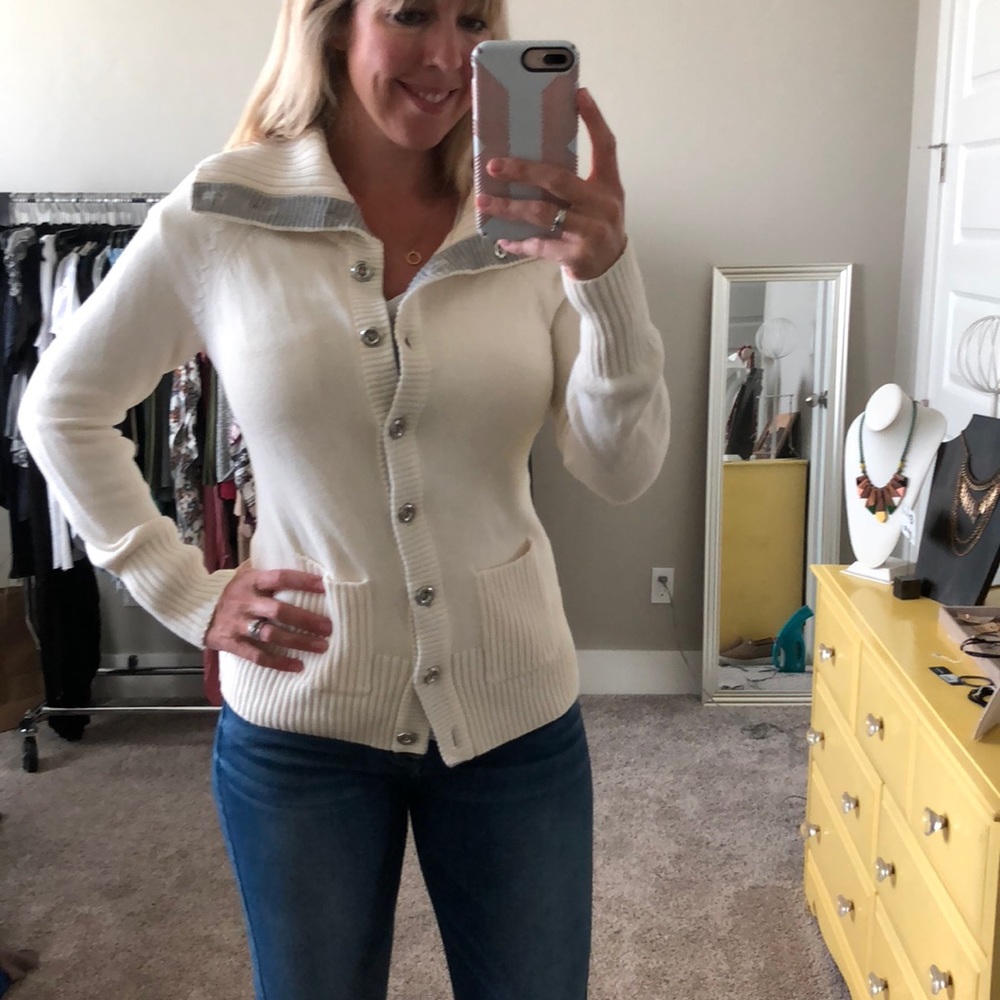Banana Republic Button-Up Cream Sweater size M